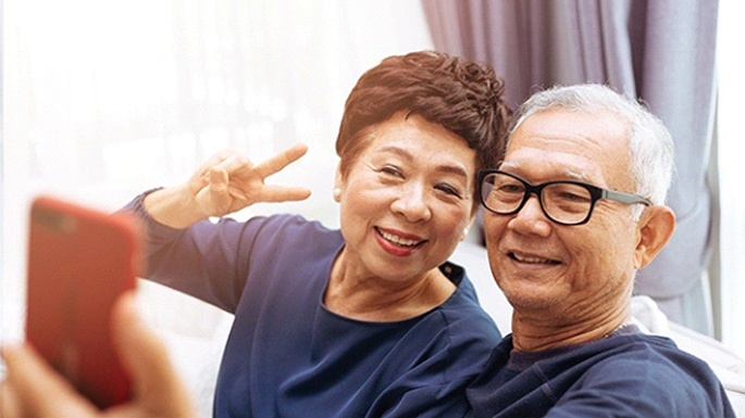 elderly couple taking a selfie together